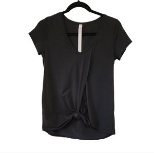 Lululemon Women's Black v-neck Tie t-shirt sz 6